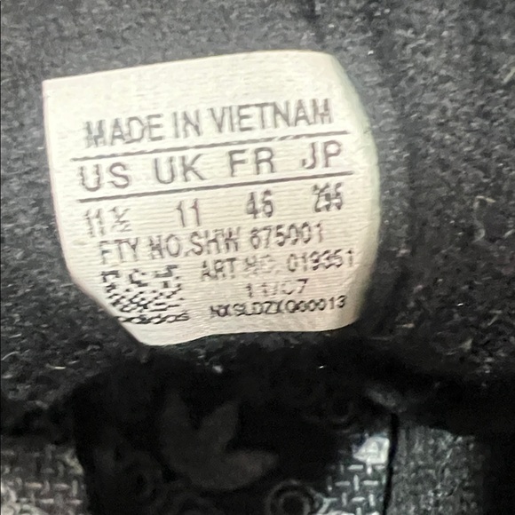 Vintage Adidas Classic Black and White Trainers - Picture 11 of 11